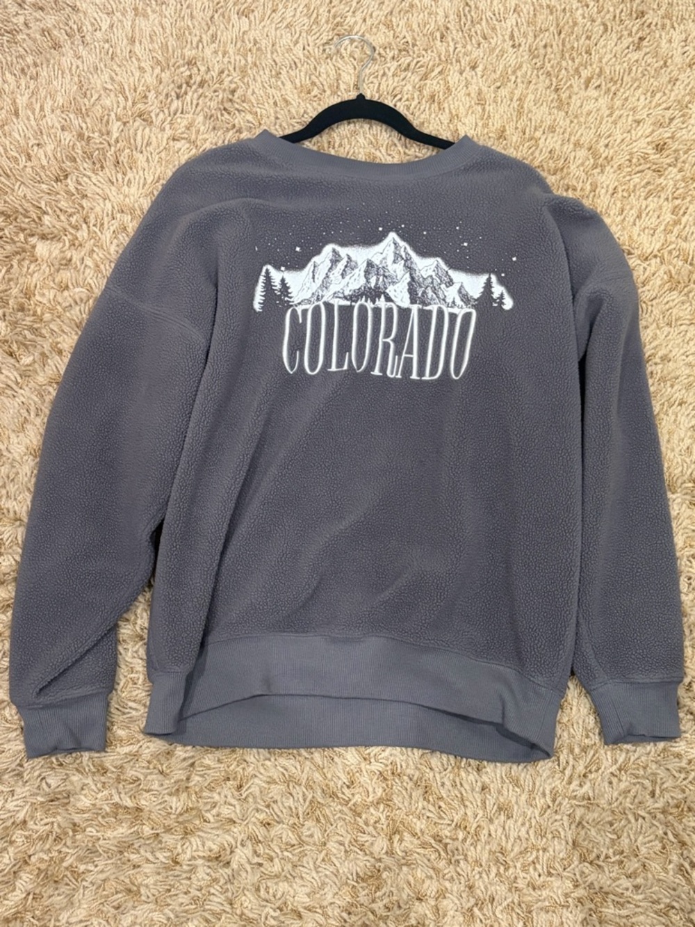 Forever 21 Gray Colorado Mountain Graphic Crewneck Sweater